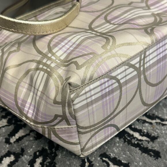 Coach Poppy Tote Bag comes with card holder - Picture 9 of 14